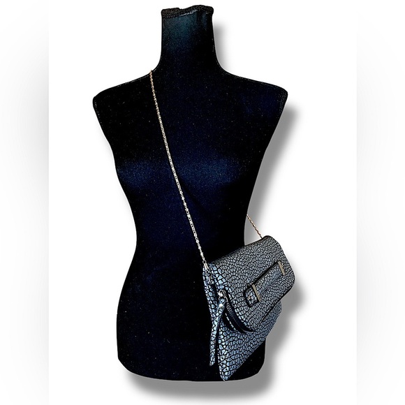 URBAN EXPRESSIONS Textured Snake-print Fold-over Crossbody Baguette Shoulder Bag - Picture 11 of 15
